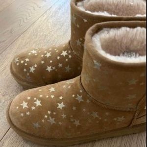 UGGS • Kids Classic II Short Stars